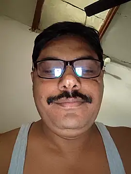 Snapshot of Srmotrs chatting on 02-19-26, 02:51 Srmotrs online show from 02-19-26, 02:51