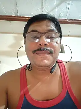 Snapshot of Srmotrs chatting on 05-23-26, 06:56 Srmotrs online show from 05-23-26, 06:56