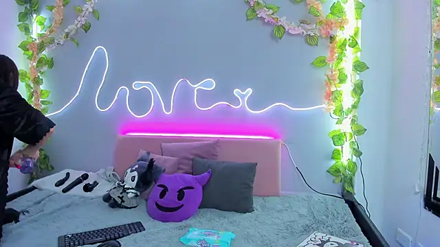 Snapshot of YouliteSllut2 chatting on 01-03-25, 08:01 YouliteSllut2 online show from 01-03-25, 08:01