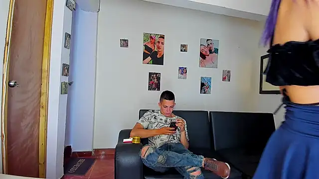 Snapshot of parejacaliente20154 chatting on 09-11-25, 07:03 parejacaliente20154 online show from 09-11-25, 07:03