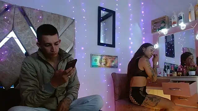 Snapshot of parejacaliente20154 chatting on 11-22-25, 09:30 parejacaliente20154 online show from 11-22-25, 09:30