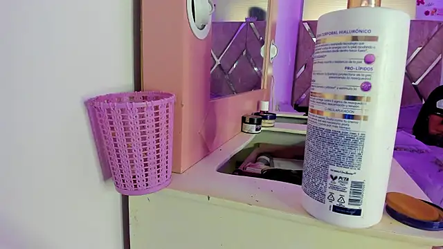 parejacaliente20154 online show from 03-18-26, 06:00