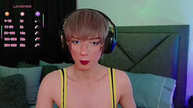 Snapshot of Sammy_Russell chatting on 10-08-25, 06:44 Sammy Russell online show from 10-08-25, 06:44