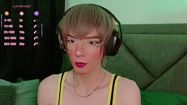 Snapshot of Sammy_Russell chatting on 11-11-25, 07:19 Sammy Russell online show from 11-11-25, 07:19