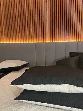 EmiilyAdams  online show from 10-18-25, 10:43