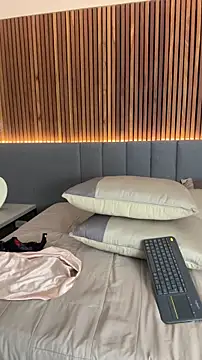 EmiilyAdams  online show from 04-09-26, 10:04