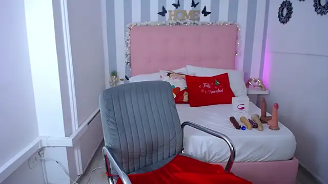 Snapshot of Lunna_boobs chatting on 12-17-24, 05:07 Lunna boobs online show from 12-17-24, 05:07