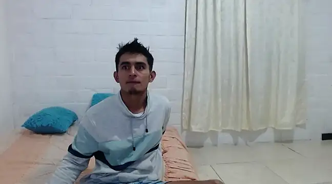 Snapshot of maria_and_angel chatting on 01-31-25, 01:33 maria and angel online show from 01-31-25, 01:33