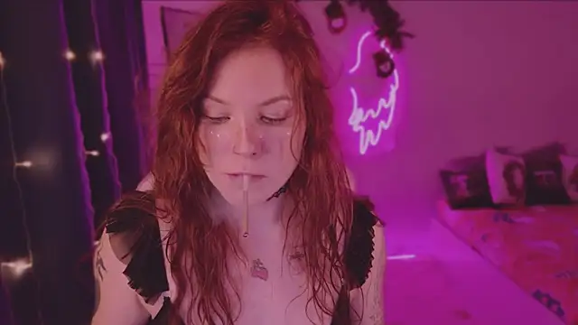 Elsie Ginger online show from 12-18-24, 09:08