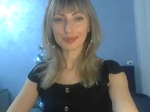 Snapshot of EffectMaya chatting on 12-19-24, 06:45 EffectMaya online show from 12-19-24, 06:45