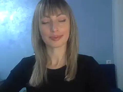 Snapshot of EffectMaya chatting on 01-06-25, 03:19 EffectMaya online show from 01-06-25, 03:19