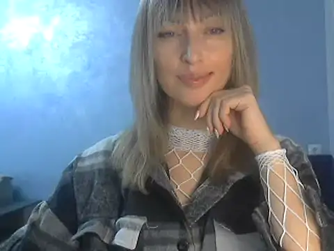 Snapshot of EffectMaya chatting on 02-08-25, 06:22 EffectMaya online show from 02-08-25, 06:22