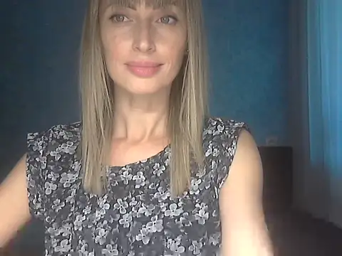 Snapshot of EffectMaya chatting on 09-10-25, 02:50 EffectMaya online show from 09-10-25, 02:50