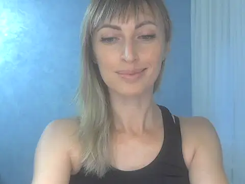 Snapshot of EffectMaya chatting on 09-23-25, 02:42 EffectMaya online show from 09-23-25, 02:42