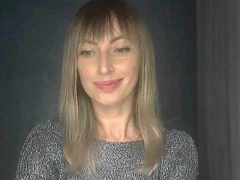 Snapshot of EffectMaya chatting on 10-07-25, 05:43 EffectMaya online show from 10-07-25, 05:43