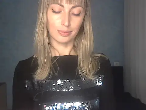 Snapshot of EffectMaya chatting on 10-18-25, 12:17 EffectMaya online show from 10-18-25, 12:17