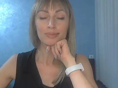 Snapshot of EffectMaya chatting on 10-25-25, 03:18 EffectMaya online show from 10-25-25, 03:18