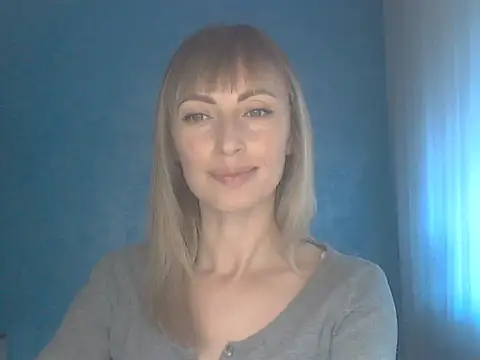 Snapshot of EffectMaya chatting on 11-12-25, 11:32 EffectMaya online show from 11-12-25, 11:32