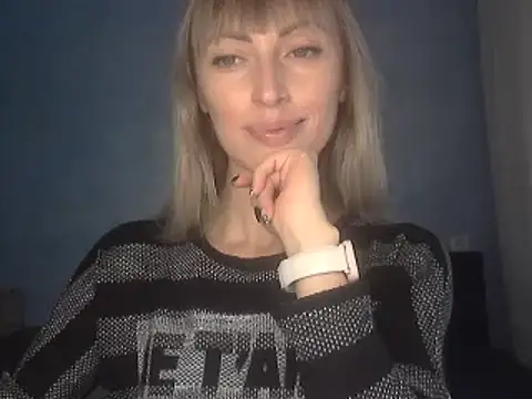 Snapshot of EffectMaya chatting on 11-17-25, 10:54 EffectMaya online show from 11-17-25, 10:54