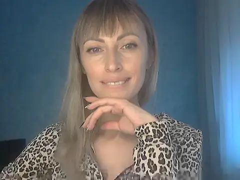 Snapshot of EffectMaya chatting on 11-20-25, 12:27 EffectMaya online show from 11-20-25, 12:27