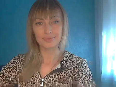 Snapshot of EffectMaya chatting on 11-28-25, 10:40 EffectMaya online show from 11-28-25, 10:40