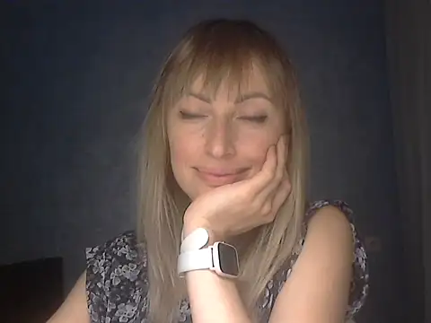 Snapshot of EffectMaya chatting on 12-01-25, 06:35 EffectMaya online show from 12-01-25, 06:35