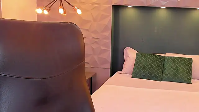 Snapshot of Victoria_romanox chatting on 03-15-25, 08:21 Victoria romanox online show from 03-15-25, 08:21