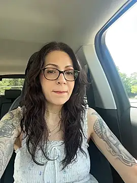 Snapshot of BeautifulMesss chatting on 07-17-26, 04:01 BeautifulMesss online show from 07-17-26, 04:01
