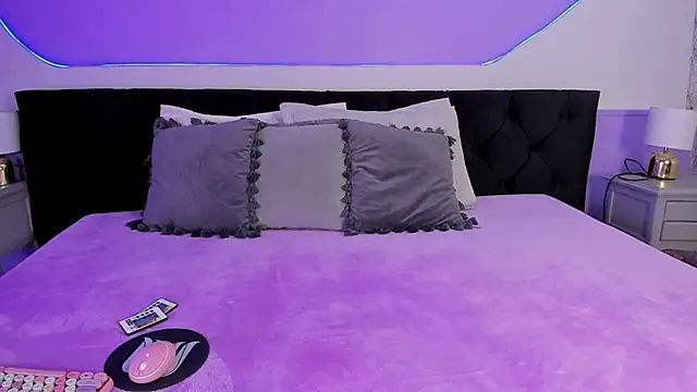 Julieta Cortes   online show from 09-20-25, 11:55