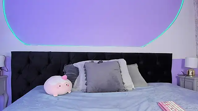 Julieta Cortes   online show from 10-16-25, 12:17