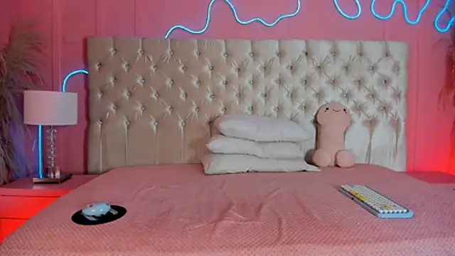 Julieta Cortes   online show from 02-16-26, 12:12