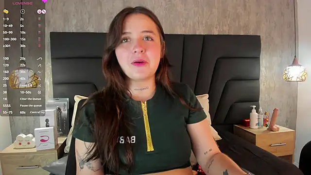 Snapshot of Sabrina_Lennox chatting on 02-12-25, 10:37 Sabrina Lennox online show from 02-12-25, 10:37