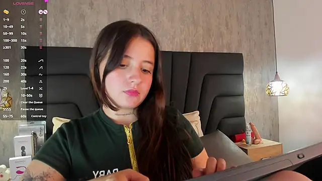 Snapshot of Sabrina_Lennox chatting on 02-13-25, 01:40 Sabrina Lennox online show from 02-13-25, 01:40