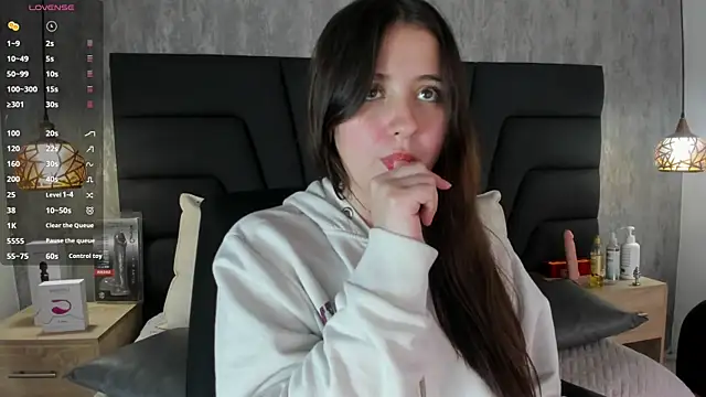 Snapshot of Sabrina_Lennox chatting on 03-13-25, 01:43 Sabrina Lennox online show from 03-13-25, 01:43