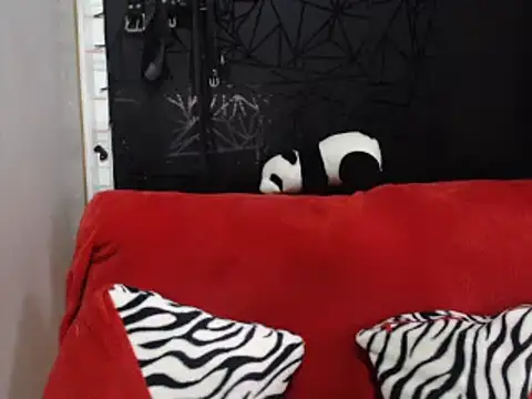 Snapshot of love_and_Lust chatting on 12-21-24, 06:44 love and Lust online show from 12-21-24, 06:44