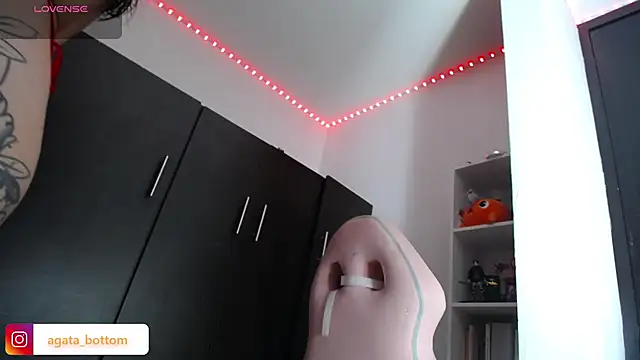 NewAgatha Bolton online show from 03-01-25, 02:44