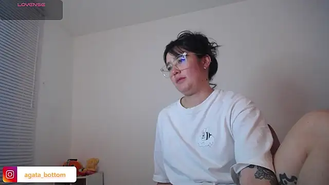 NewAgatha Bolton online show from 02-12-26, 11:22