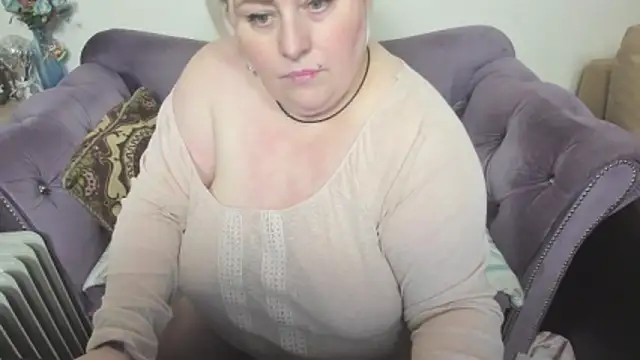 fashiona online show from 12-23-25, 09:29