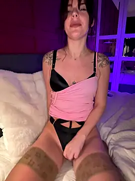 Snapshot of RubyLunaa chatting on 11-21-25, 11:03 RubyLunaa online show from 11-21-25, 11:03