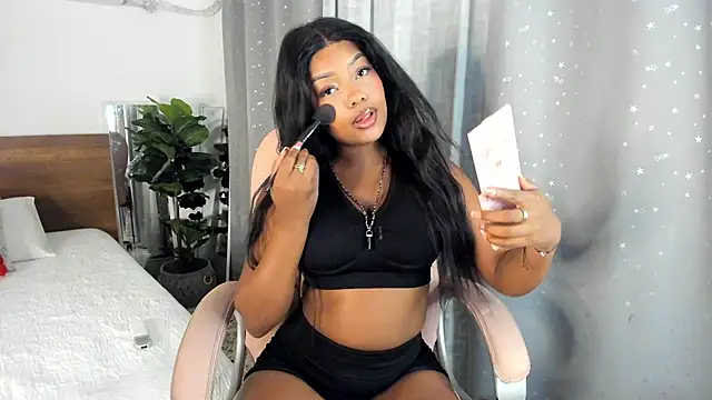 Snapshot of Isaa_Coleman_ chatting on 02-06-25, 10:32 Isaa Coleman online show from 02-06-25, 10:32