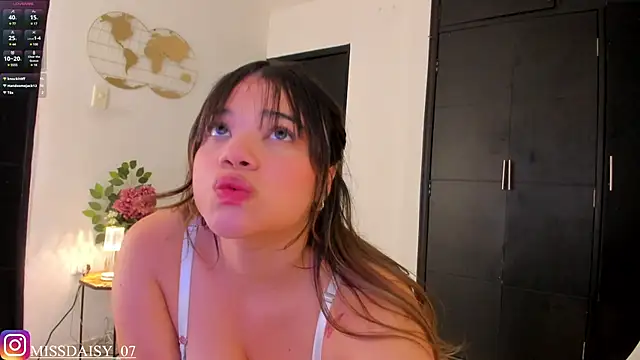 Snapshot of Daisy_Brown01 chatting on 03-14-25, 03:48 Daisy Brown01 online show from 03-14-25, 03:48