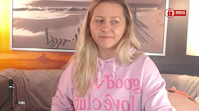 Snapshot of BigBoobsARRI chatting on 01-08-25, 08:18 BigBoobsARRI online show from 01-08-25, 08:18