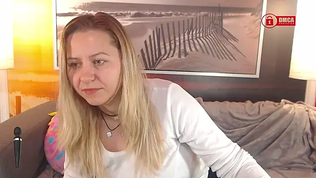 Snapshot of BigBoobsARRI chatting on 01-17-25, 03:45 BigBoobsARRI online show from 01-17-25, 03:45