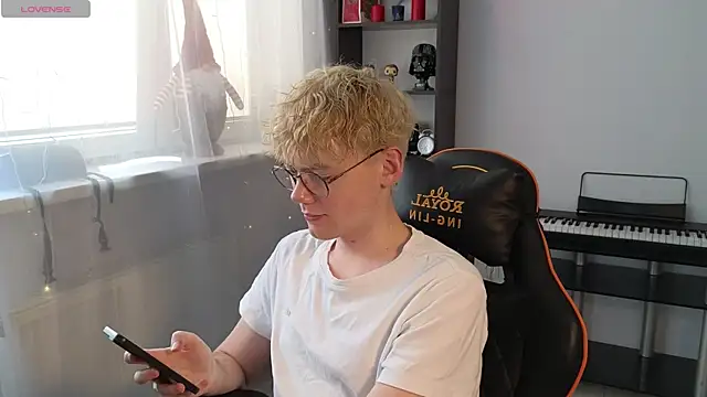 Keytaro online show from 03-14-25, 01:57