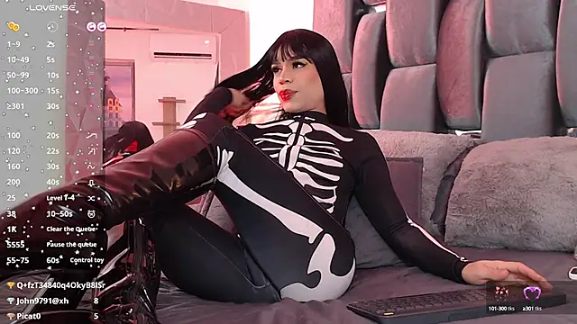 Snapshot of LucyGiraldo chatting on 03-10-25, 11:49 LucyGiraldo online show from 03-10-25, 11:49