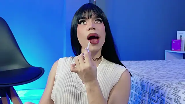 Snapshot of LucyGiraldo chatting on 09-08-25, 10:42 LucyGiraldo online show from 09-08-25, 10:42