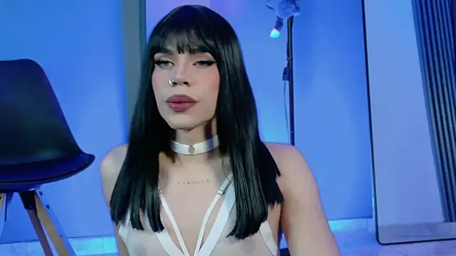 Snapshot of LucyGiraldo chatting on 09-27-25, 01:21 LucyGiraldo online show from 09-27-25, 01:21