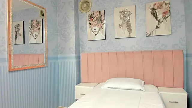 Snapshot of Isa_little4u chatting on 01-28-25, 07:21 Isa little4u online show from 01-28-25, 07:21