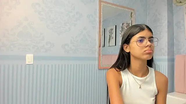 Snapshot of Isa_little4u chatting on 02-01-25, 06:19 Isa little4u online show from 02-01-25, 06:19