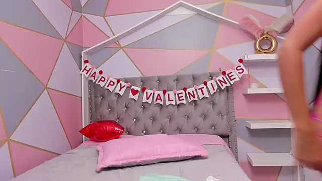 Snapshot of Isa_little4u chatting on 02-14-25, 11:20 Isa little4u online show from 02-14-25, 11:20